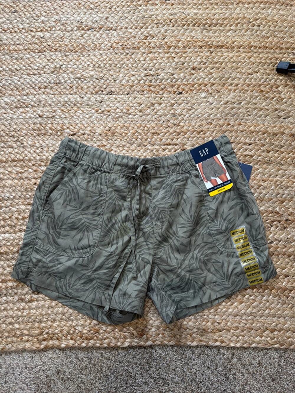 Gap: tinsel short pull on nwt m 3126